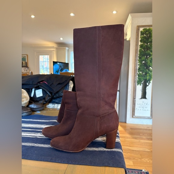 LL Bean Women’s Heeled Suede Boots Size 10 - Picture 2 of 6